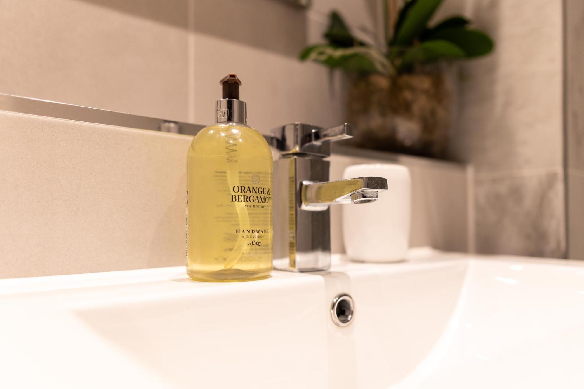 Exclusive Cardiff City Centre Apartment Экстерьер фото